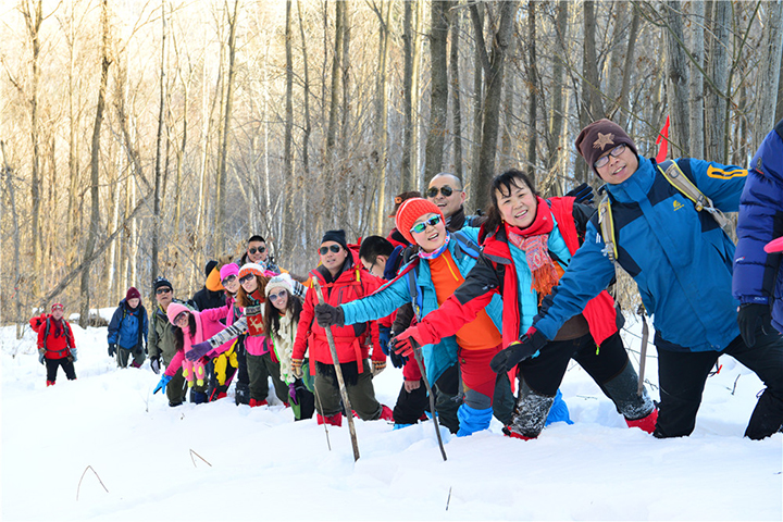 13.荒沟：雪中登山.jpg