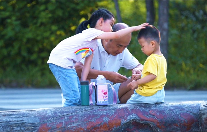 庆丰收 迎小康  —— 长白山森工林区.mp4_20201014_145438936.jpg