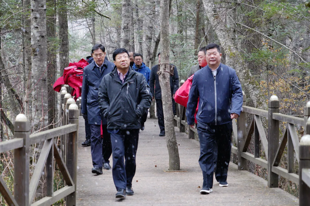 延边州政协主席韩兴海到长白山森工集团调研