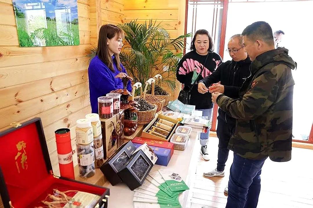 长白山森工集团亮相第四届中国绿化博览会