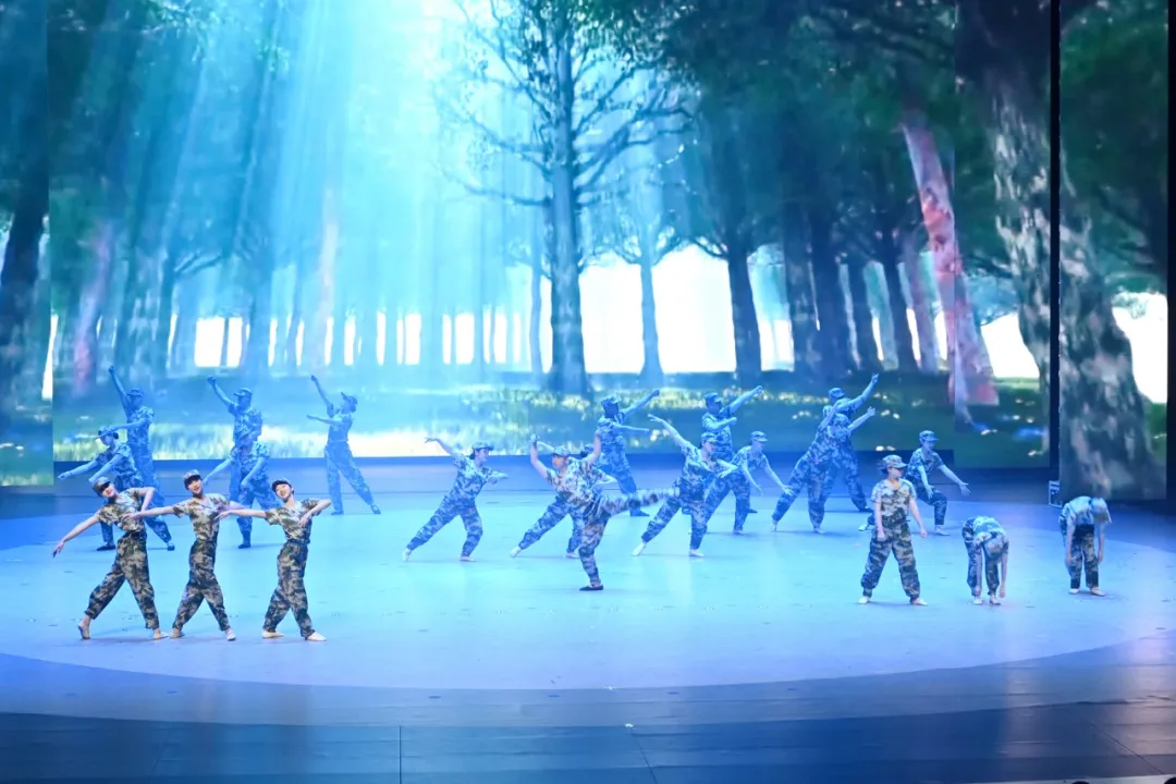 长白山森工集团隆重召开庆祝中国共产党成立100周年表彰大会